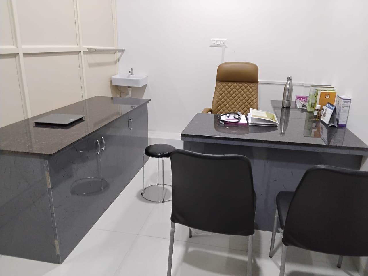Ayurvedic consultation in Aaradhya Ayurveda clinic